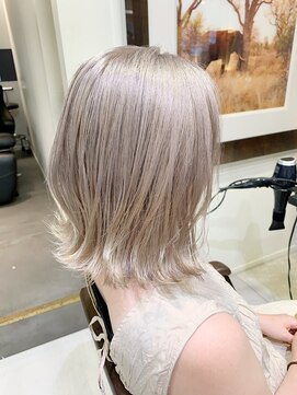 トルネード(TORNADO) ケアブリーチで作るホワイトアッシュ　ホワイトベージュ