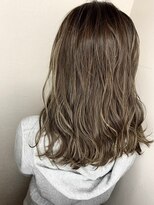 モルニ(MORNI)&nbsp;グレージュ_マロンベージュ Aラインボブ かきあげ