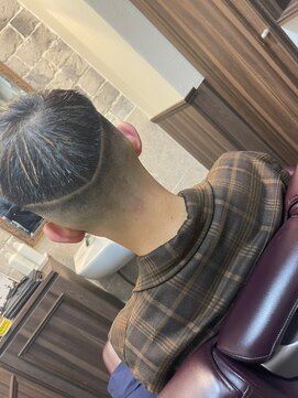 ミリオンバックス 御徒町店(Million Backs) ツーブロックマッシュ/スキンフェード<理容室>[メンズ/御徒町]