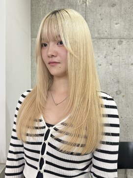 サクラ オモテサンドウ(SAKURA) レイヤーカット ブロンドヘア 表参道