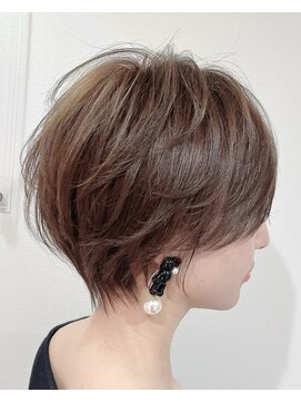 アイズ(I's) 丸みショート×くびれ×マッシュ×20代30代40代50代