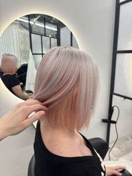 シーバイスリー 綱島(C×3) インナーカラー × ホワイトシルバー × サーモンピンク