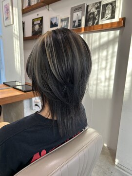 ハク メゾン(HaKU maison) ブロックデザインシルバーカラーミディアムウルフカット