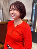 アトリエ(atelier.) マッシュ レイヤーボブ レッドブラウン ツヤ髪カラー 内巻き