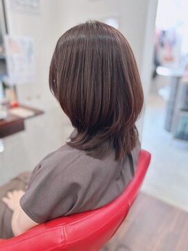 カラーズアンドロッソ(Colors&Rosso) ミディアムウルフでかわいく。くびれでどこからみても美しく。