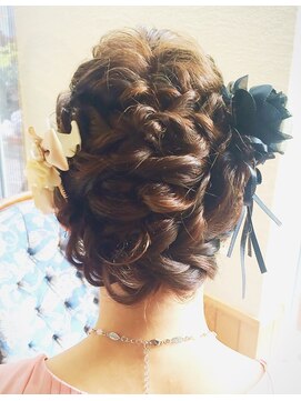 あだち美容室 アンフローリア(en fleurir) 【結婚式、パーティへアセットに】あみこみくるりんぱアレンジ
