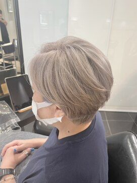 ラブクロムトーキョー オモテサンドウ(LOVECHROME OMOTESANDO) 大人かわいいヘア☆ホワイトグレージュ脱白髪染め