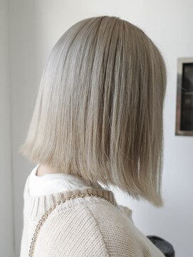 カムジーヘッドカミノウラ(COMEGHEAD KAMINOURA) ダブルカラーショートボブインナーカラーハイライトケアブリーチ