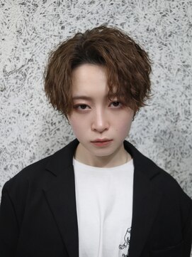 エデアンルクラ 下通(EDEAN Leclat) 熊本波巻きスパイラル 波巻きセンターパート メンズパーマ