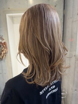 アリイ(ali'i)の写真/【天神橋筋六丁目駅1分】関西で【ali'i】しかできない白髪ぼかし×髪質改善でオシャレが叶う☆