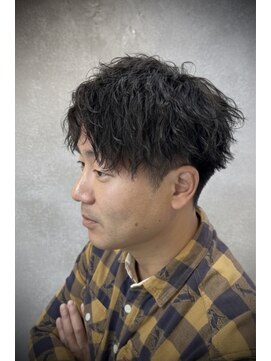 ラルス(Larus) MEN’S HAIR/波巻きツイストスパイラル/リバースセンターパート
