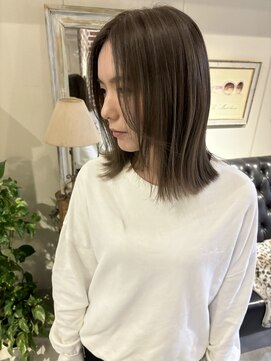 ヘアーデザイン シュシュ(hair design Chou Chou by Yone) ハイライト/白髪/白髪ぼかし/レイヤー/ストレート30代/40代/50代