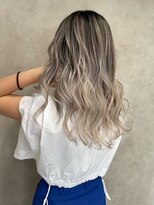 サニー 渋谷(SUNNY)&nbsp;バレイヤージュ、ハイライト、レイヤーロング、グレーベージュ