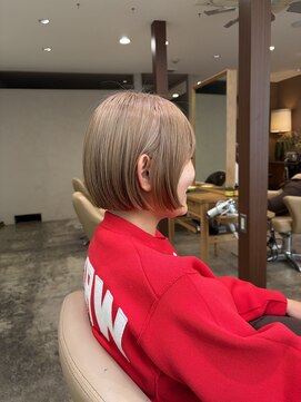 インビテーション 名古屋(invitation) 金髪のミニボブ: