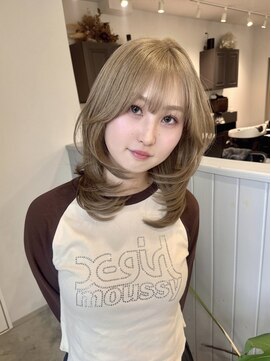 イコ 心斎橋(.ico) ウルフカットくびれヘアアプリコットオレンジハイライトカラー