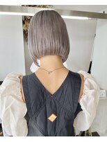 エラ(ere)&nbsp;大人グレージュ　ミルクティーグレージュ　ハイトーンボブ　艶髪
