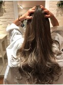 グレージュアッシュの愛されロング