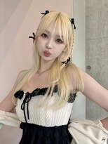 ソル ジングウマエ(SOL JINGUMAE)&nbsp;ホワイトブロンド みつあみアレンジ