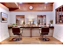 木と緑に癒される隠れ家サロン。JAZZが流れる空間で、完全マンツーマン&癒しの空間を提供します♪