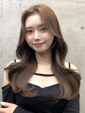 エインアンリー 明治神宮前(AIN.ANLY.) 薄めバング暗めカラーレイヤーカットくびれヘア