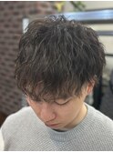 自然体で魅せる緩めツイスパ