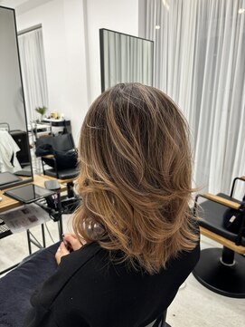 テラス トヨタ(Telasu Toyota) 海外ガール風のバレイヤージュカラーとレイヤーカット◎