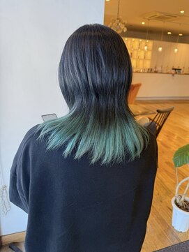 ルッツ(Lutz. hair design) 4/18 グリーン インナーカラー ウルフ【千代田彩夏】