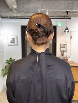 イースエモーション(ease et motion)&nbsp;タイトなシニヨンお団子ヘア