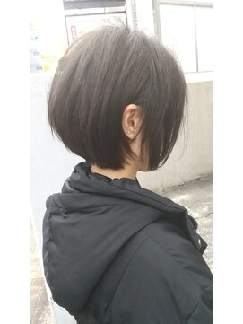 ヘアーメイクオズ(hair make O/S) 担当 照井 ブルーグレー×丸みショート