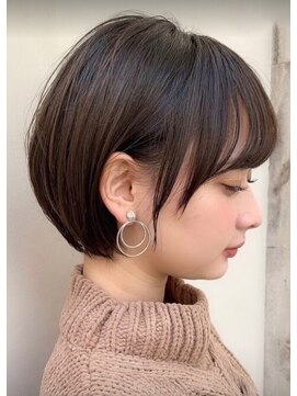 チャーリーズ マーケット(charlie's market) 大人可愛い小顔耳かけショートボブ前下がり 20代30代40代/銀砂