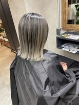 サニー 渋谷(SUNNY)&nbsp;バレイヤージュ、ハイライト、レイヤーロング、グレーベージュ