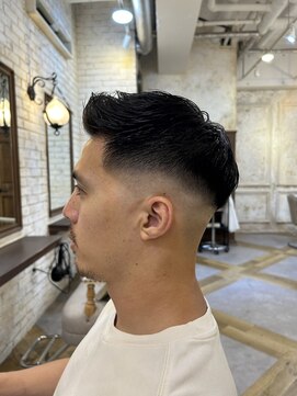 カリーナ(Carina) 〈キシタクヘアー〉スキンフェード