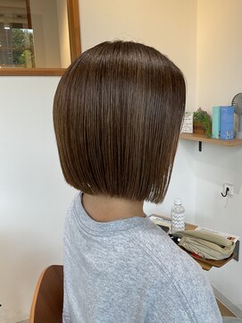 コク(koku) 艶カラー×切りっぱなしボブ