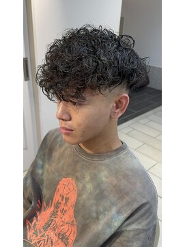 テトラ バイ ネオリーブ 横浜西口店(tetra by neolive) 横浜★人気フェードメンズパーマスペインカール