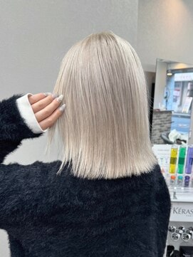 エミーバイモアムー(Emmie byMoremuu) 【ギャルの救世主】ホワイトブロンド