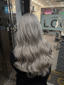 ログ 渋谷(L.O.G) ブリーチ&ダブルカラーホワイトブロンドハイトーンカラー