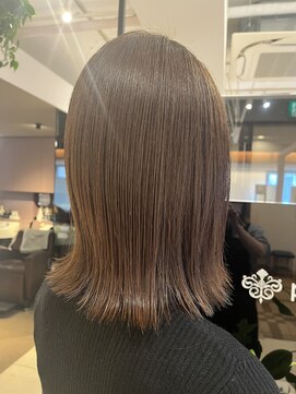 プルースラウンジ(Plus Lounge) 顔周りレイヤーミディアムレイヤーボブ30代40代