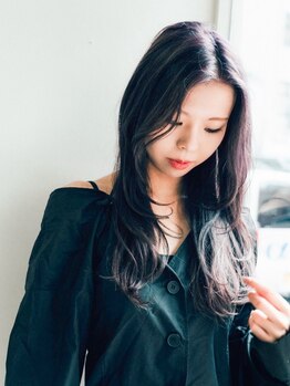 “抜け感カラー”で、自分らしいちょうどいいおしゃれを。