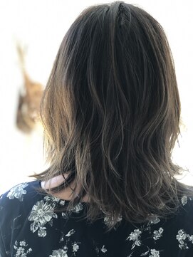 アリア トータルビューティー(Aria total beauty) アッシュベージュ