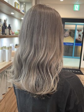 ブランシェ JR勝川駅前店 ブロンドミルクティーベージュ☆