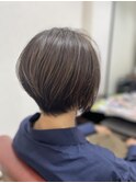 くびれショートで“どん”
