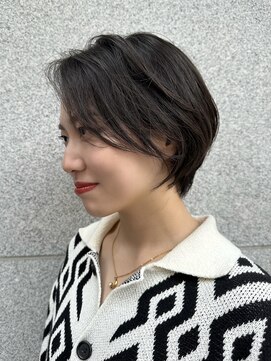 メイカ(MEIKA) ”暗髪×マッシュショート”　なかもと はな