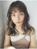 レイヤーウェーブ くびれヘア　ハイライトカラー