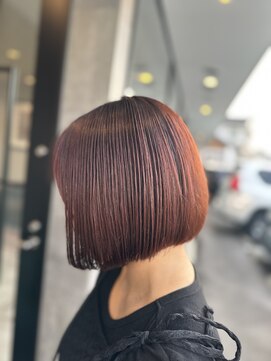 メゾン アヴァロ(Maison Avallo) #明るめレッドカラーミニボブ