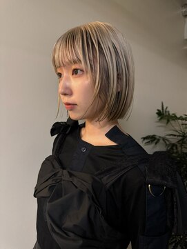 ノラ シブヤ(NORA) ブロンドヘア/ローライトカラー/切りっぱなしボブ