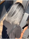 綺麗なホワイトシルバーバレイヤージュ