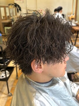 オーシャントーキョー(OCEAN TOKYO) ツーブロックセンターパートツイストスパイラルパーマ黒髪