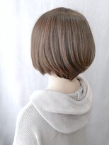 ジーナ(JINA) ●大人可愛い 小顔 ワンサイドショートボブ 丸み 前下がり