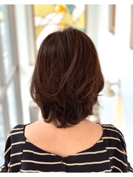 トップヘアー 中庄店(TOP HAIR fuapua) 大人女性のひし形ミディアムヘア【りり】
