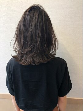 クシェル(kuschel) 外ハネレイヤーロブ。ロングボブ。